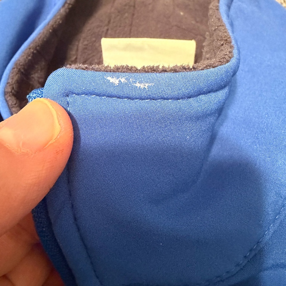 ASICS Men's Vibrant Blue Performance Jacket - Picture 8 of 16